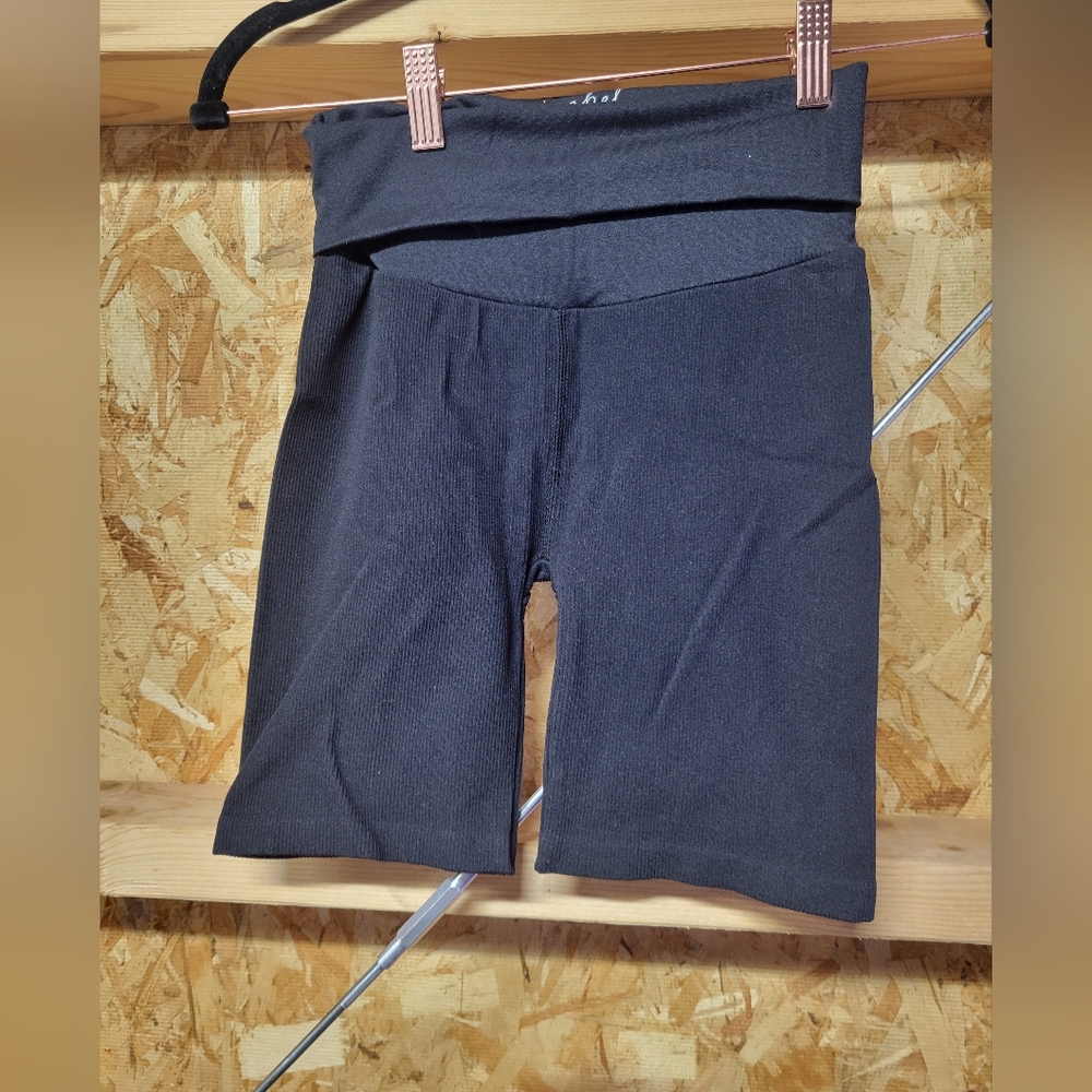 Isabel Maternity NWT Black‎ Biker Shorts Size Small